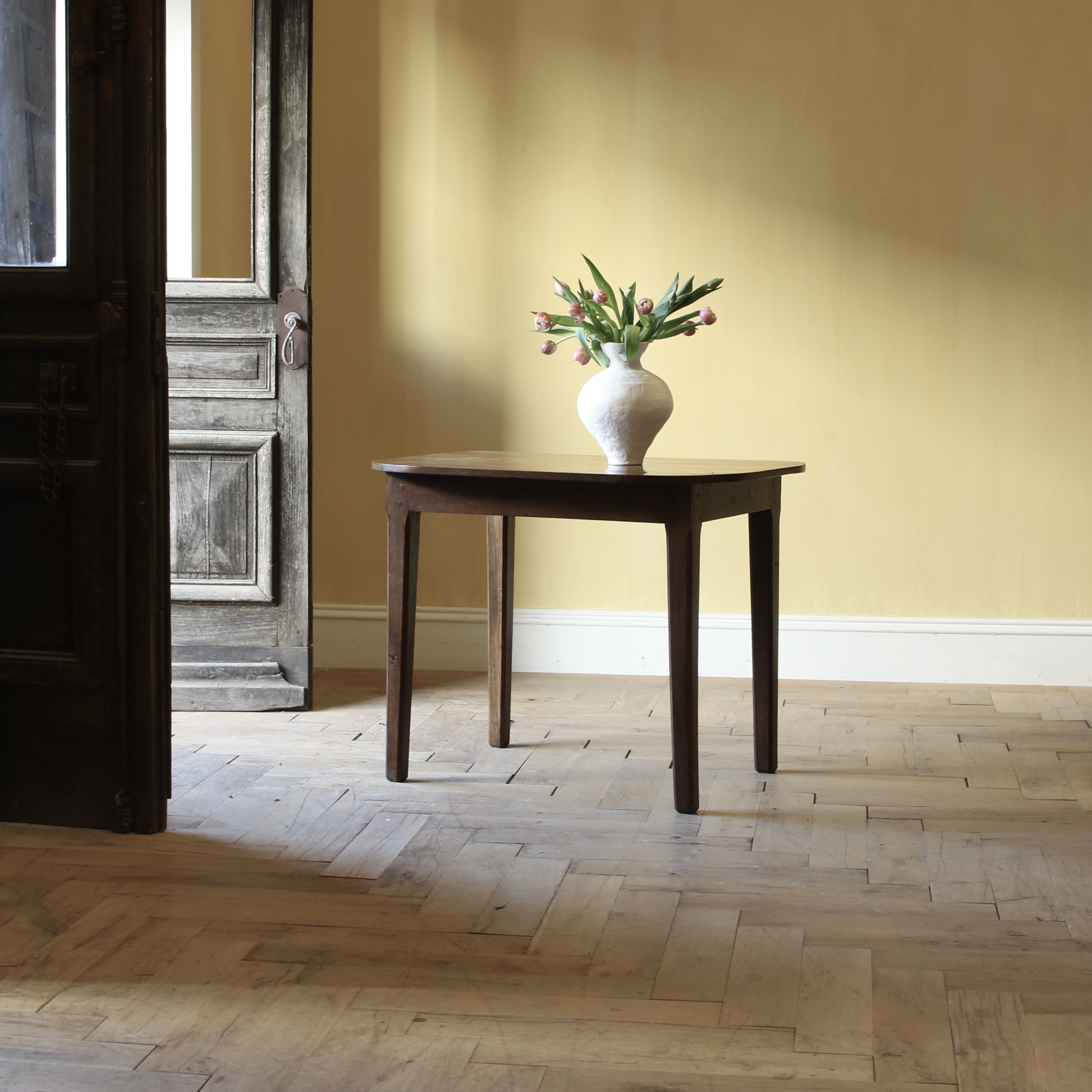 155-09 - Small Dining Table 